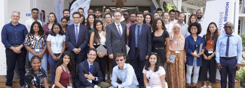La photo de famille avec les participant.e.s et les intervenant.e.s