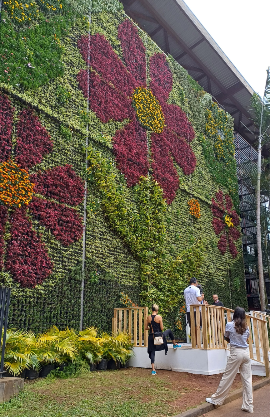 Le mur floral décoré par Benoît Saint-Amand