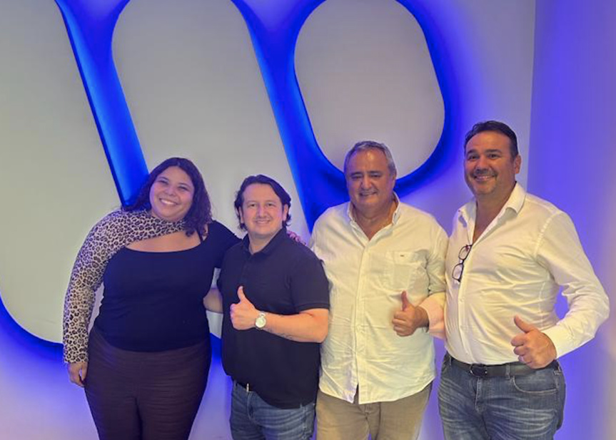 Chez Warner Music Miami avec le directeur Roberto Andrade