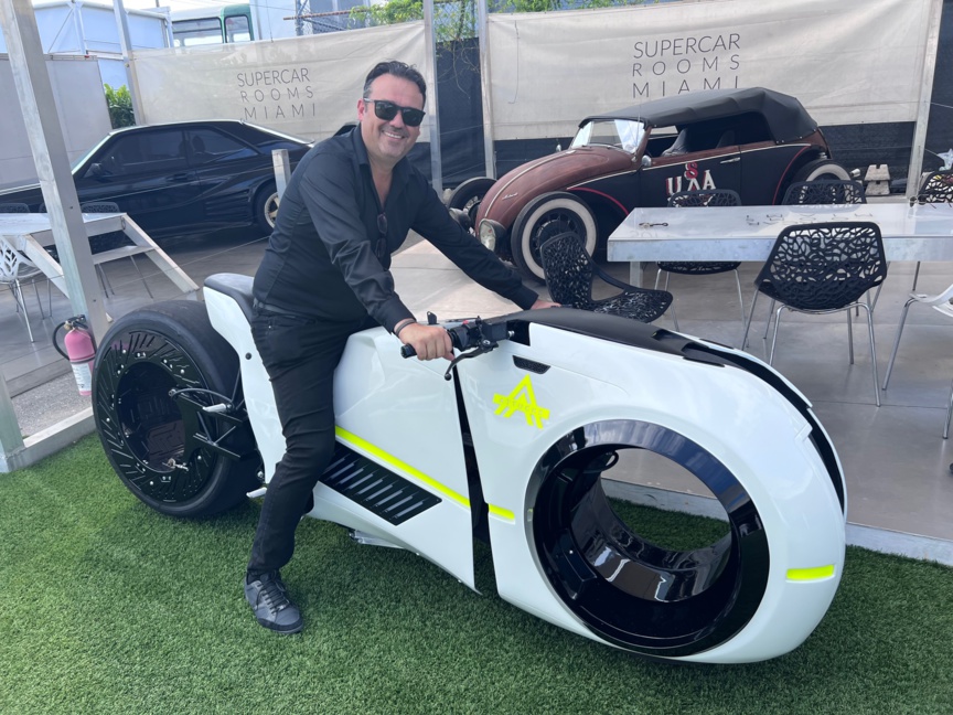 Alexandre Alquier a aussi testé la moto-concept de Wyclef Jean