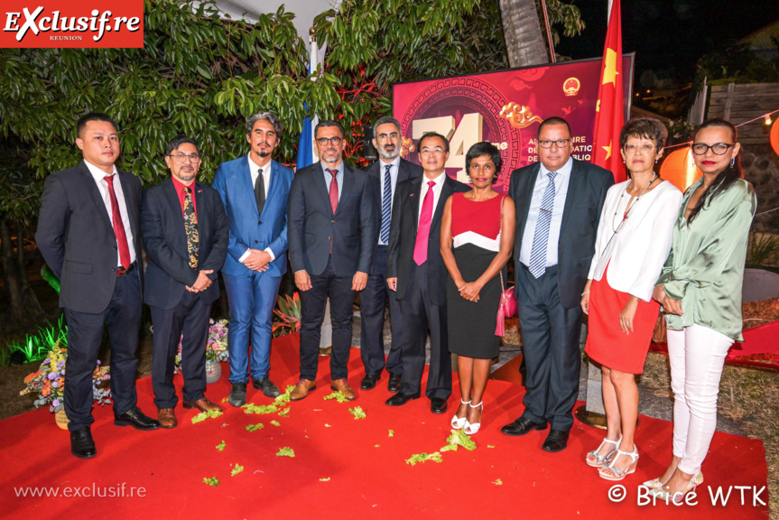 La photo de famille avec les officiels