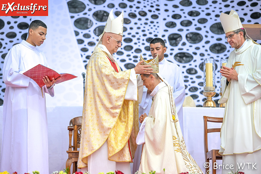 L'ordination de Monseigneur Chane-Teng: l'album photos de la cérémonie L'ordination de Monseigneur Chane-Teng: l'album photos de la cérémonie