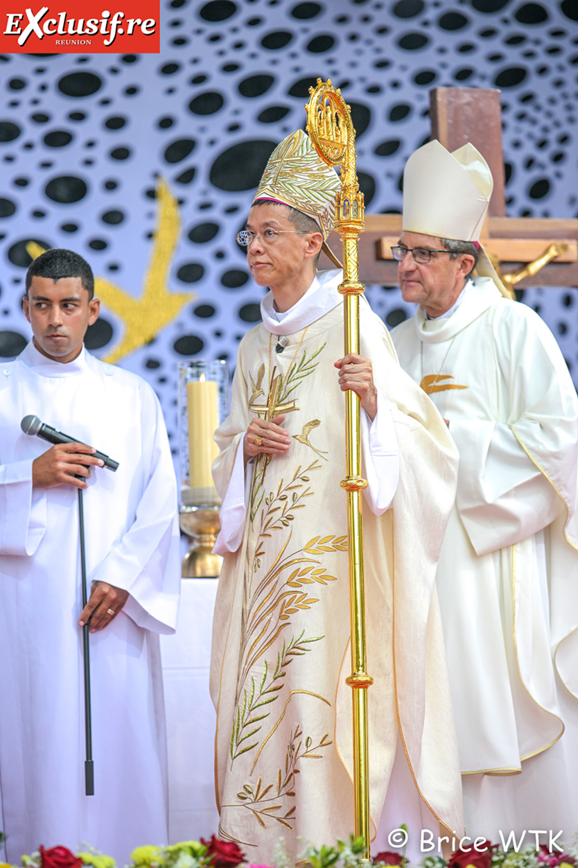 L'ordination de Monseigneur Chane-Teng: l'album photos de la cérémonie L'ordination de Monseigneur Chane-Teng: l'album photos de la cérémonie