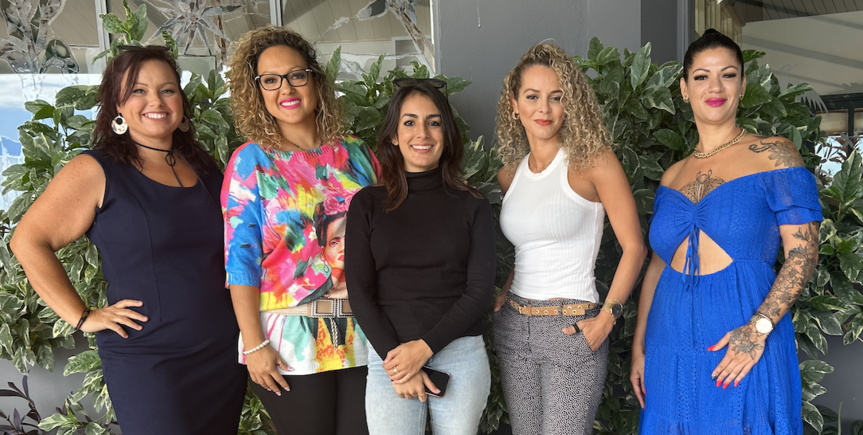 Angélique Kenclé (au centre), fondatrice de "Conquérantes" et l'équipe qui l'épaule pour cet événement 2023 Angélique Kenclé (au centre), fondatrice de "Conquérantes" et l'équipe qui l'épaule pour cet événement 2023