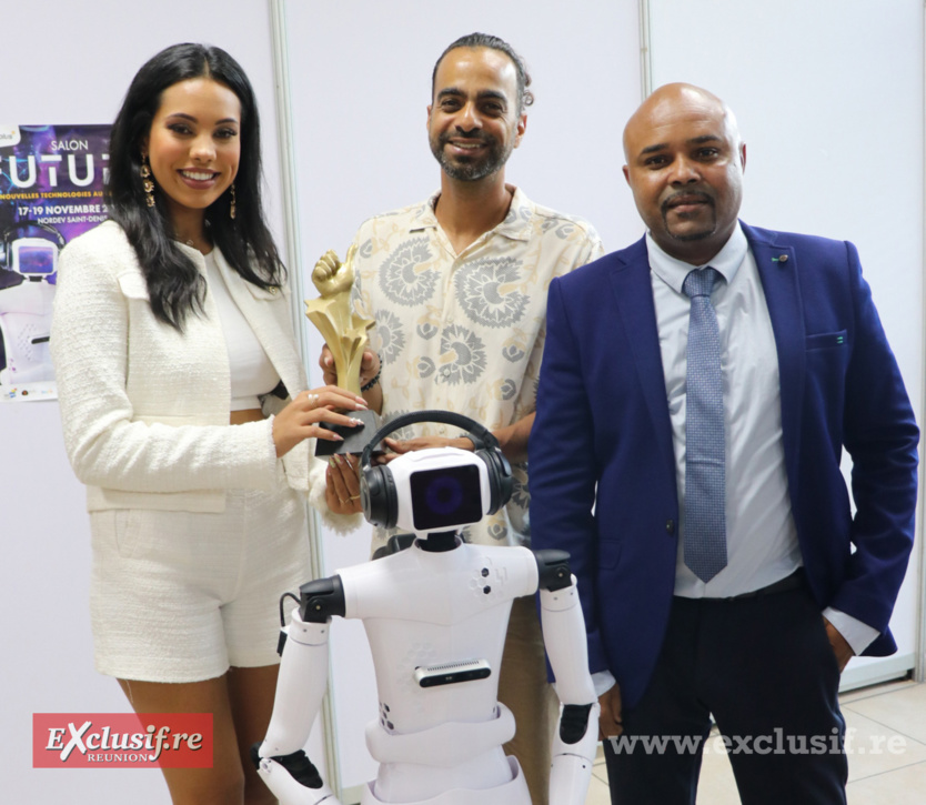 Marion Marimoutou et David Duchemann, présentateurs de la soirée Follow Me Awards, ici avec Zafy Marion Marimoutou et David Duchemann, présentateurs de la soirée Follow Me Awards, ici avec Zafy