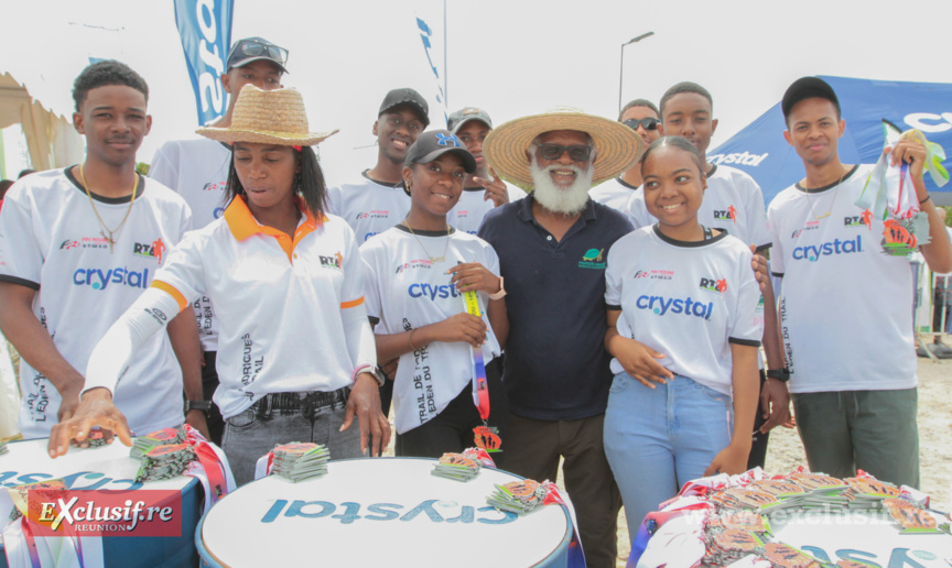 Aurèle André et les bénévoles chargés de la remise des médailles Aurèle André et les bénévoles chargés de la remise des médailles