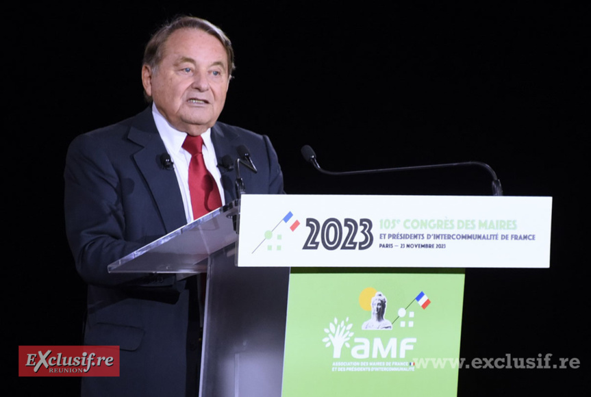 André Laignel, premier vice-président délégué de l'AMF, préente la résolution générale du congrès André Laignel, premier vice-président délégué de l'AMF, préente la résolution générale du congrès