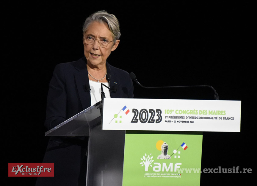 Dans son intervention, Elisabeth Borne s'est efforcée de présenter les premières réponses aux attentes des maires  de France  et de proposer diverses rencontres sous peu afin de traiter au plus vite et aux mieux certaines revendications urgentes des maires