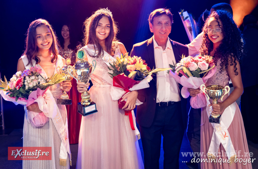 Les lauréates avec Aziz Patel, délégué régional Miss France et responsable du Comité Miss Réunion