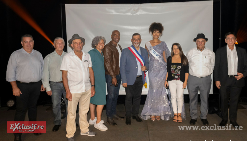 Mélanie Odules, Miss Réunion 2023, avec le maire Patrick Lebreton et les élu.e.s de la commune