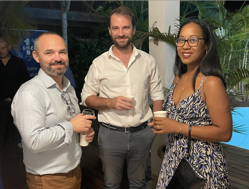 Vincent Dreyfus, CEO de LecalySpace, Mathieu Boisset et son épouse de Espace Soleil