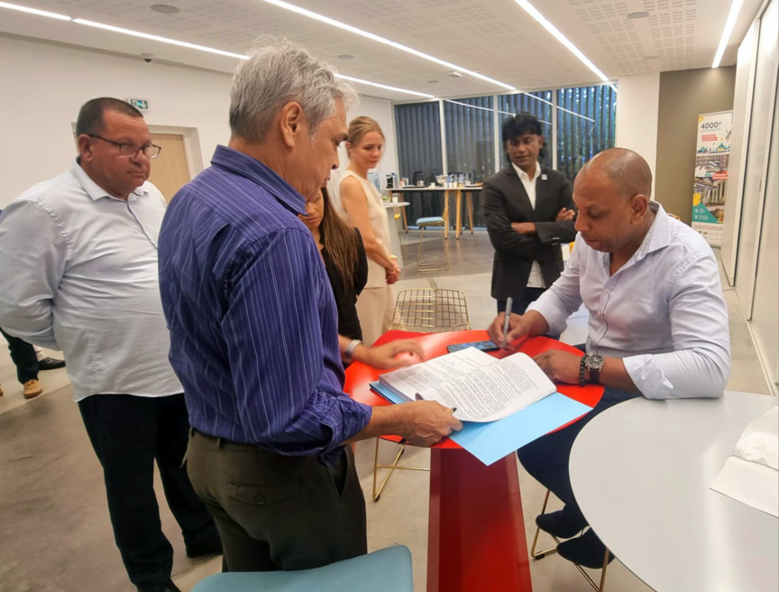 Le président Pierrick Robert a signé, la CCIR est désormais propriétaire des lieux Le président Pierrick Robert a signé, la CCIR est désormais propriétaire des lieux