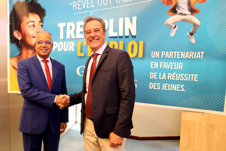 Cyrille Melchior, président du Département, et Michel Lapeyre, directeur général Océan Indien et Afrique de GBH