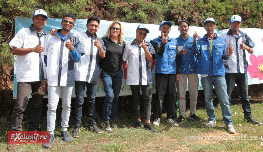 Notre représentante de Run Sport avec l'équipe médicale de l'UTCS Notre représentante de Run Sport avec l'équipe médicale de l'UTCS