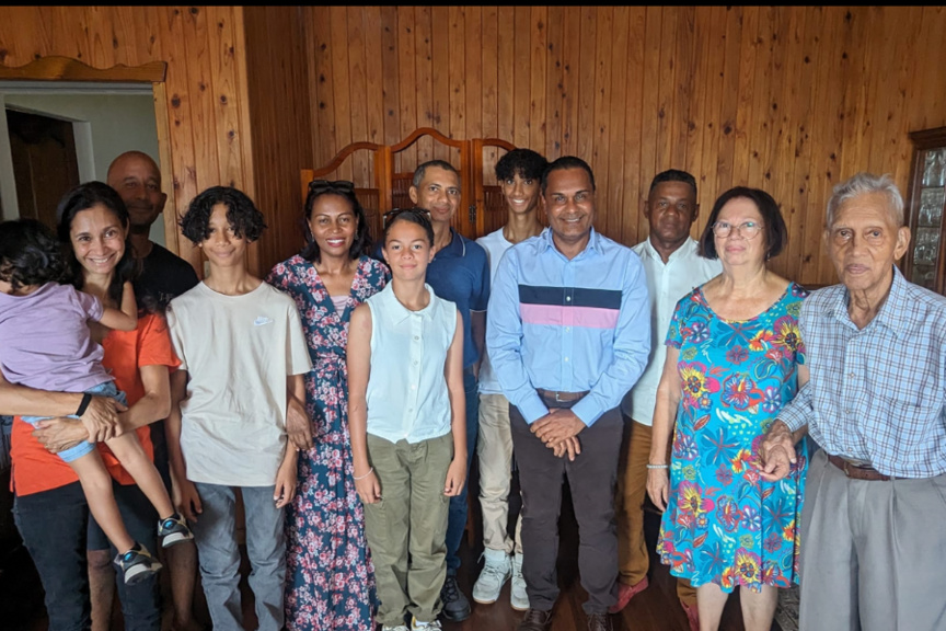 Les époux Apaya en famille
