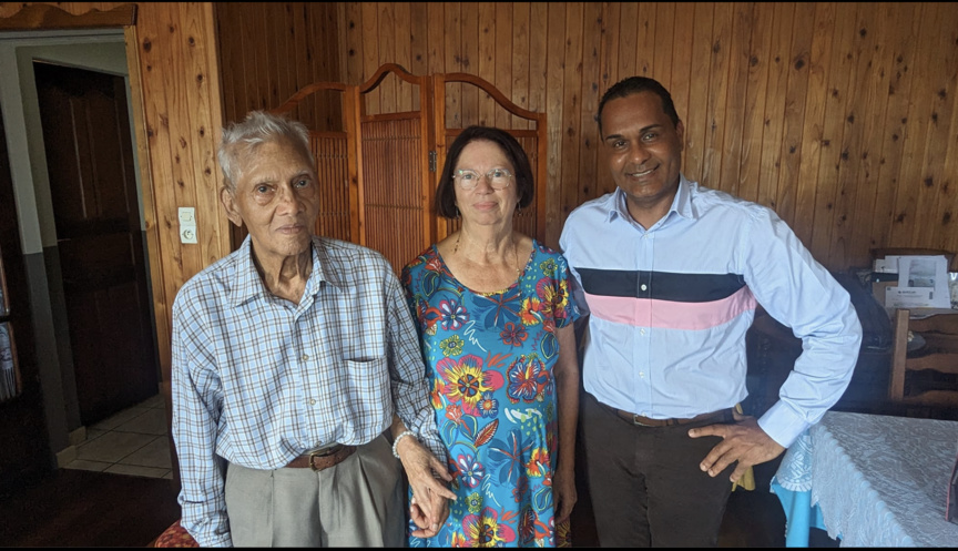Ariste et Huguette Apaya avec le maire Bruno Domen Ariste et Huguette Apaya avec le maire Bruno Domen