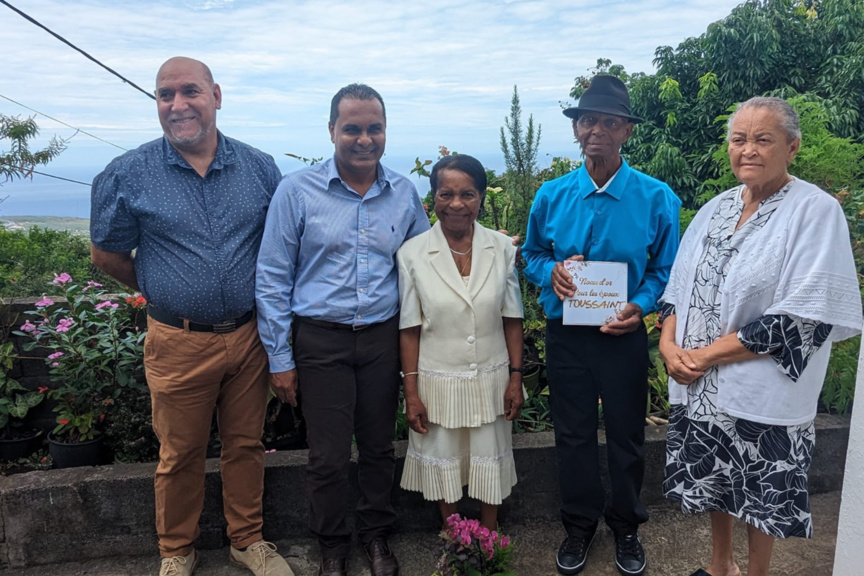 Les élus avec les époux Toussaint Les élus avec les époux Toussaint