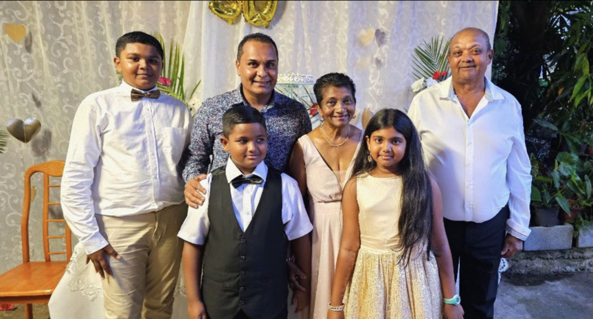 Avec les petits-enfants et le maire Avec les petits-enfants et le maire