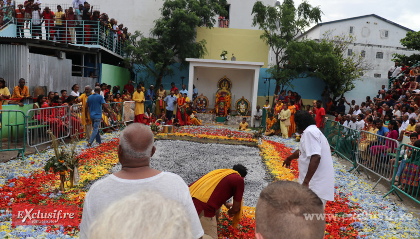 Marche sur le feu au temple du Chaudron: toutes les photos