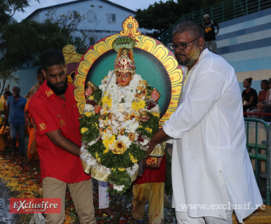 Marche sur le feu au temple du Chaudron: toutes les photos Marche sur le feu au temple du Chaudron: toutes les photos