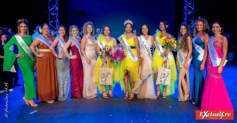 Les lauréates avec toutes les ex-Miss Plaine des Cafres présentes à la soirée