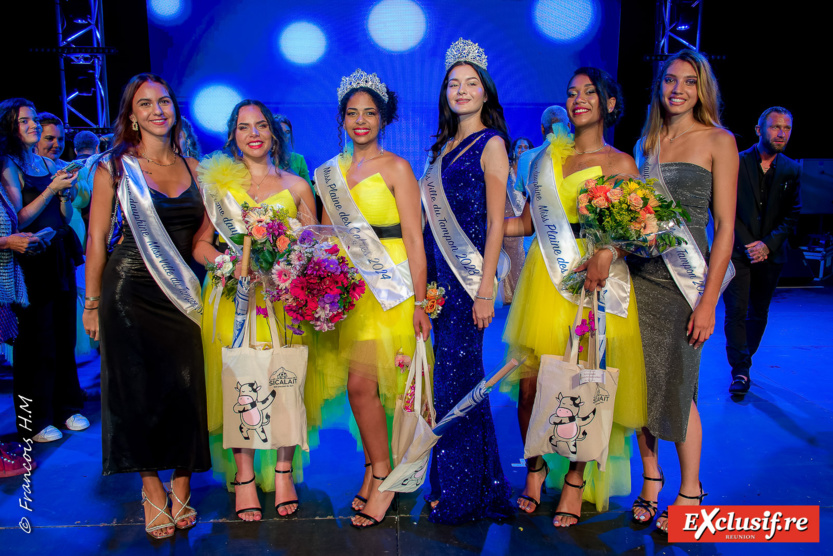 Miss Plaine des Cafres 2024 et ses dauphines avec Miss Ville du Tampon 2023 et ses dauphines