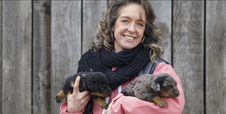 Karell, 41 ans, éleveuse de vaches allaitantes et volailles bio