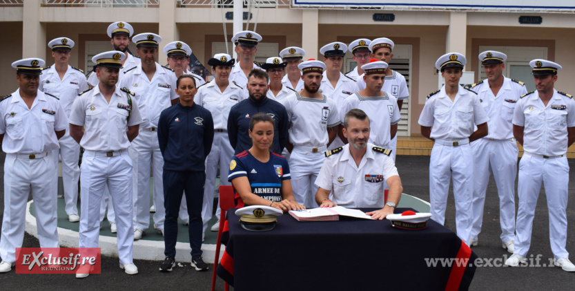 Johanne Defay, championne de surf et militaire, marraine de la Base navale de La Réunion. Johanne Defay, championne de surf et militaire, marraine de la Base navale de La Réunion.