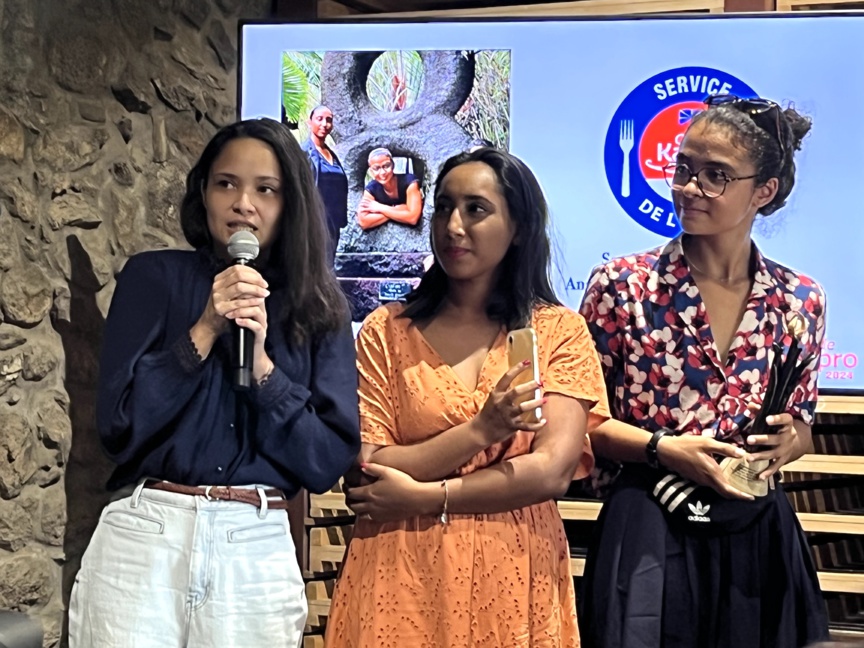 Le trophée Service de l'année a été remis à 3 jeunes femmes qui officient à La Case Pitey: Sarah Mourgapamodely, Anaïs Payet et Clailie Cuziol-Payet Le trophée Service de l'année a été remis à 3 jeunes femmes qui officient à La Case Pitey: Sarah Mourgapamodely, Anaïs Payet et Clailie Cuziol-Payet
