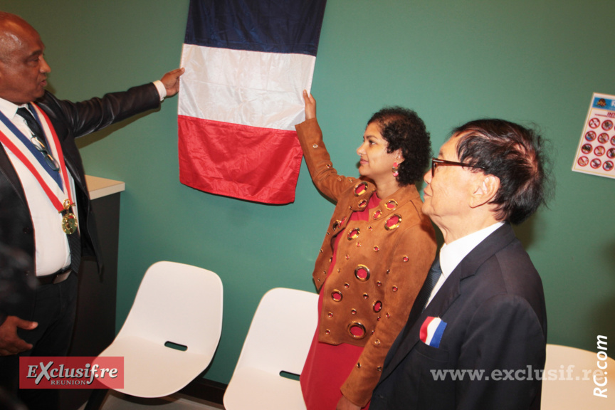 Les personnalités ont dévoilé la plaque commémorative
