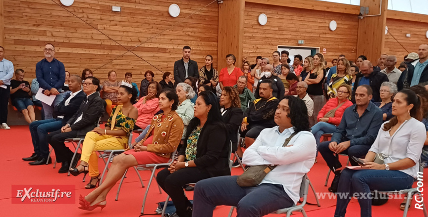 Une assistance à l'écoute des différents discours Une assistance à l'écoute des différents discours