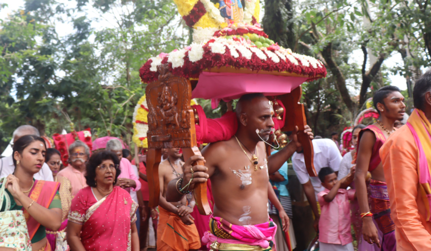 Cavadee à Saint-André, une cérémonie impressionnante!