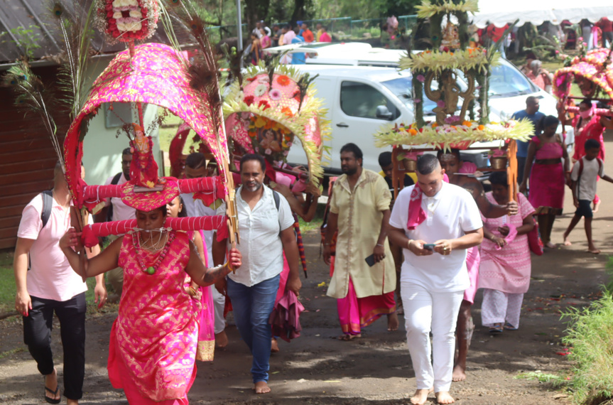 Cavadee à Saint-André, une cérémonie impressionnante!