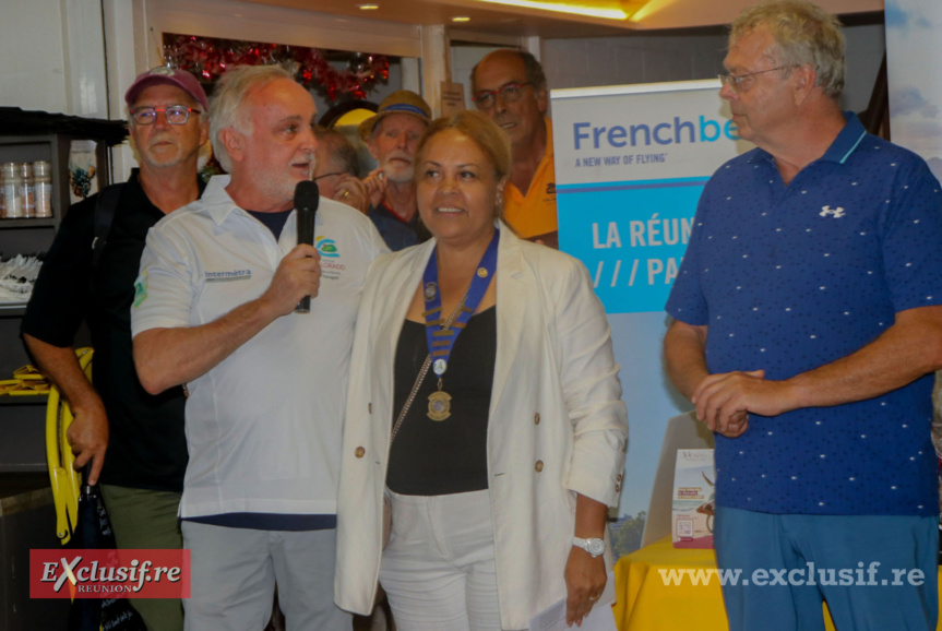 Michel Lagourgue au micro et Martine Odin