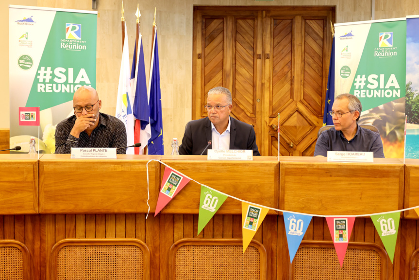 Pascal Plante, conseiller régional, Cyrille Malchior, président du Département, et Serge Hoarau, vice-président,