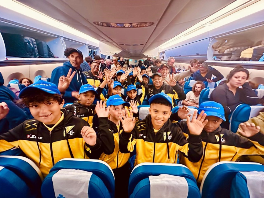 12 jeunes footballeurs réunionnais s’envolent vers le Parc des Princes grâce à l’Orange Cup 12 jeunes footballeurs réunionnais s’envolent vers le Parc des Princes grâce à l’Orange Cup