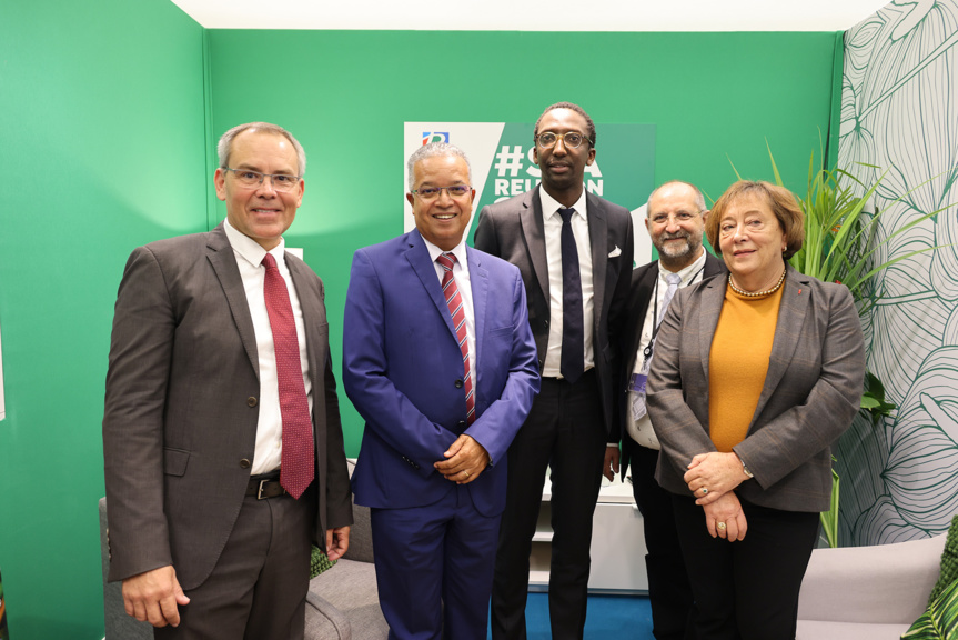 Serge Hoarau, vice-président du Département, Cyrille Melchior, président du Dapartement, Hervé Berville, Secrétaire d’Etat chargé de la Mer et de la Biodiversité, Stéphane Fouassin et Viviane Malet, sénateurs