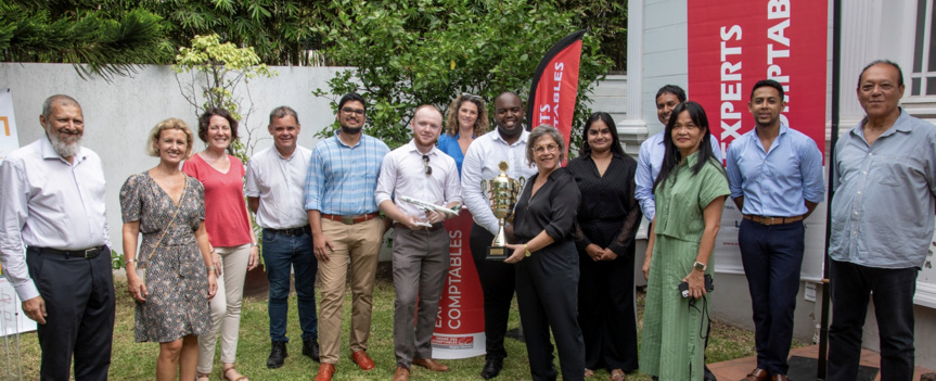 La remise de la coupe à La Réunion La remise de la coupe à La Réunion
