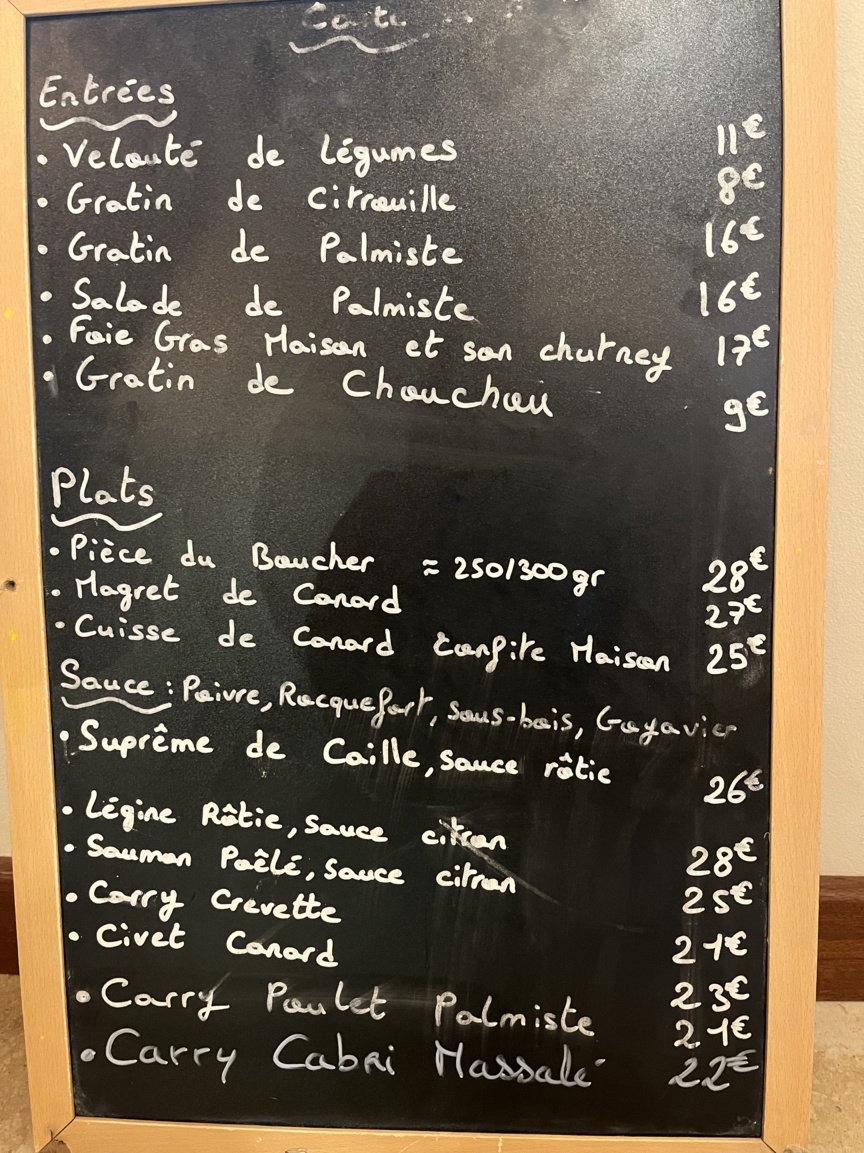 Pour avoir une idée du menu -qui change régulièrement- avec les tarifs