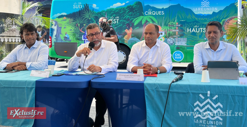 Une conférence de presse Place du Débarcadère à Saint-Paul