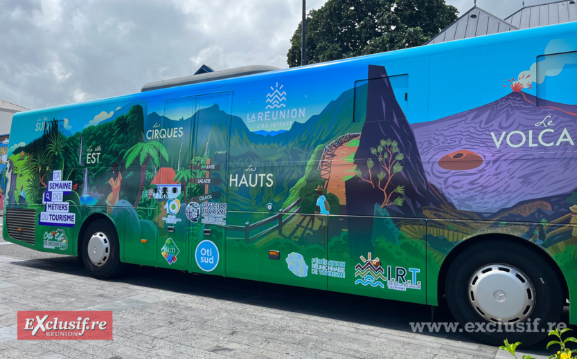 Le bus qui va aller de région en région pendant cette Semaine des Métiers du Tourisme