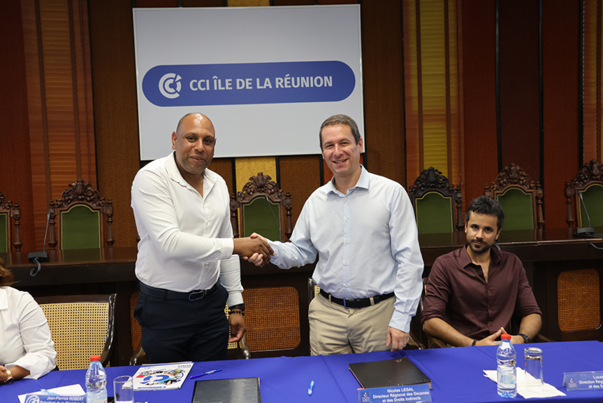 Pierrick Robert, président de la CCIR, et Nicolas Le Gall, Directeur Régional des Douanes Pierrick Robert, président de la CCIR, et Nicolas Le Gall, Directeur Régional des Douanes