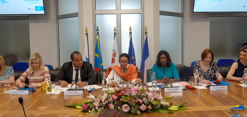 Une visite pour des échanges constructifs Une visite pour des échanges constructifs