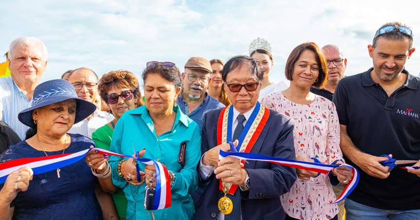 L'inauguration officielle par le maire André Thien Ah Koon, accompagné d'élu.e.s de la commune