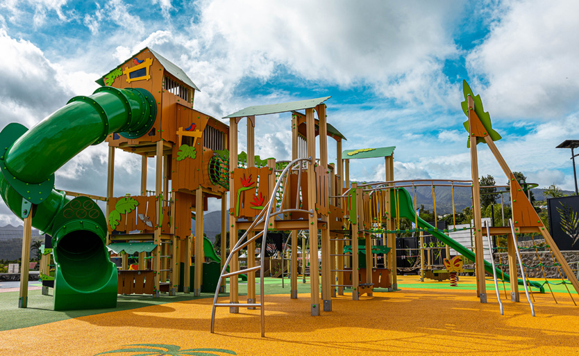 Une grande aire de jeux inaugurée au Tampon près du Parc des Palmiers Une grande aire de jeux inaugurée au Tampon près du Parc des Palmiers