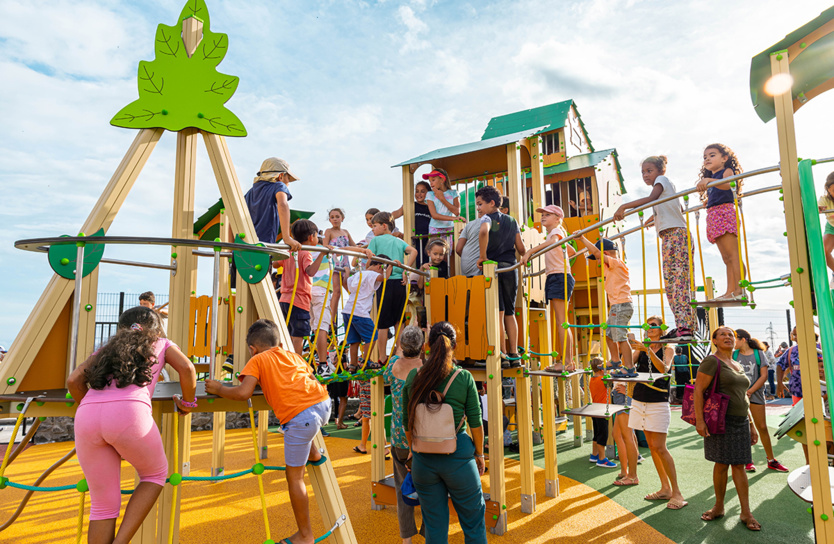 Une grande aire de jeux inaugurée au Tampon près du Parc des Palmiers Une grande aire de jeux inaugurée au Tampon près du Parc des Palmiers