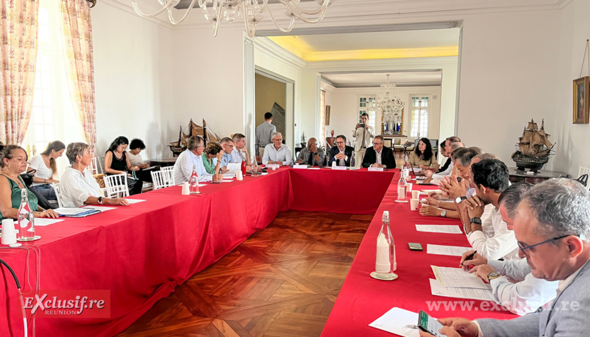 Autout de la table, les professionnels signataires étaient nombreux