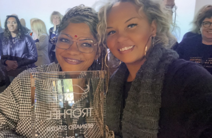 Marie-Pierre Lafosse-Rivière et Laurence Grammont fières de leur trophée et on les comprend Marie-Pierre Lafosse-Rivière et Laurence Grammont fières de leur trophée et on les comprend