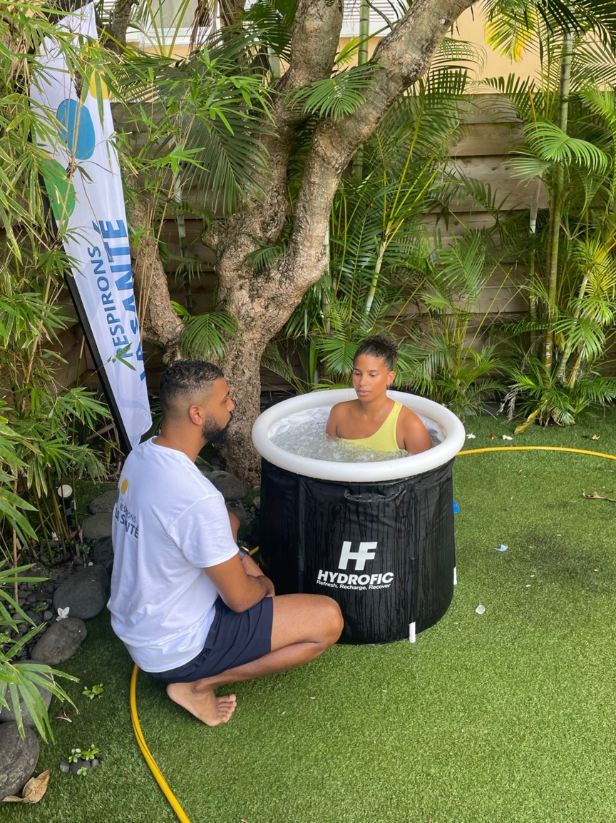 Les plus courageux ont pu tester les bienfaits du bain glacé Les plus courageux ont pu tester les bienfaits du bain glacé