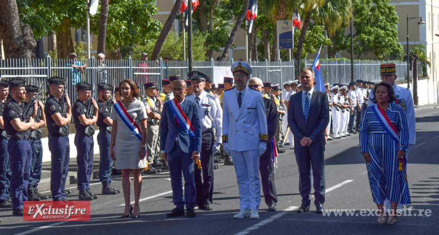Monument aux Morts de Saint-Denis: commémoration de la victoire de 1945 Monument aux Morts de Saint-Denis: commémoration de la victoire de 1945